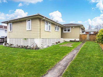 16 Old Wairoa Road, Papakura, Papakura