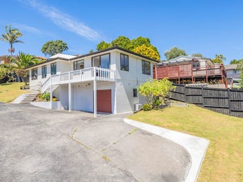 1/12 Exeter Place, Unsworth Heights, Auckland