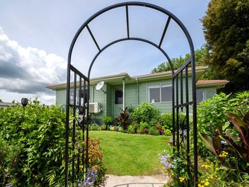 26 Patetere Street, Mamaku