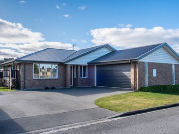 8/17 Wineberry Avenue, Amberley, Amberley