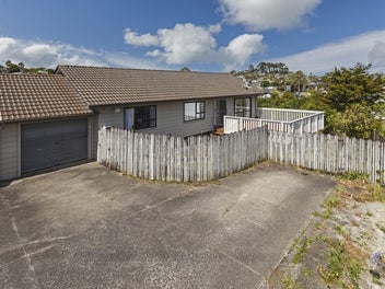 1/16 Cabello Place, Unsworth Heights, Auckland