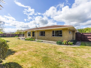 8 Snowden Place, Brightwater, Brightwater