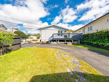 1/84 Sunnynook Road, Sunnynook, Auckland