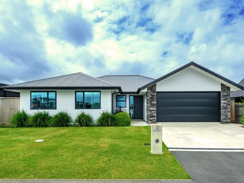 15 Russ Drive, Lincoln, Lincoln