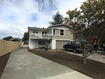 2/4 Regal Place, Forrest Hill, Auckland