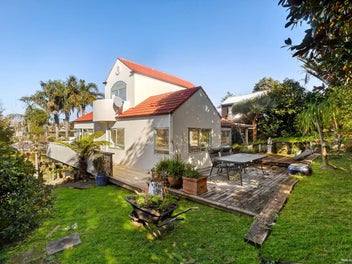 19 Lagoon Way, West Harbour, Auckland