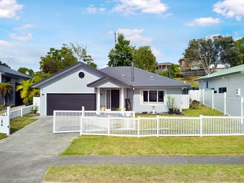15 Lanier Place, Glendene, Auckland