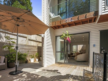 562D Beach Road, Rothesay Bay, Auckland