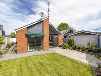 2/104 Trafalgar Street, St Albans, Christchurch