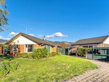 40 Maple Crescent, Richmond