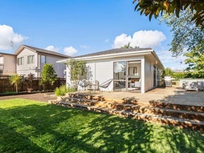 7 Darren Crescent, Half Moon Bay, Auckland