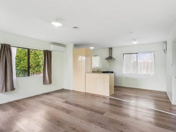 2/32 Maplesden Drive, Clendon Park, Auckland