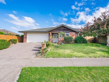 122 Guildford Drive, Paraparaumu Beach, Paraparaumu