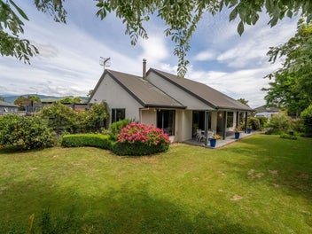 20 Malthouse Crescent, Brightwater, Brightwater