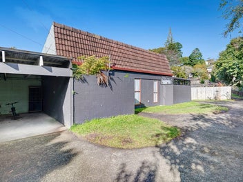 1/21 Ayton Drive, Totara Vale, Auckland