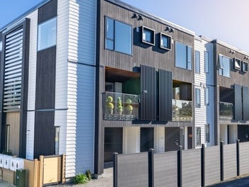 2/16 Mapau Road, Greenlane, Auckland