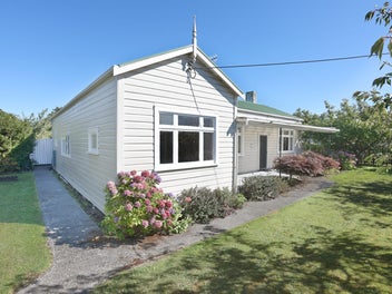 12 High Street, Bulls