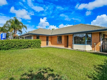 10 Frank Bunce Grove, Flat Bush, Auckland