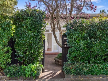4/1 Saratoga Avenue, Herne Bay, Auckland