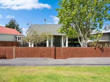 10 Constant Street, Sawyers Bay, Port Chalmers