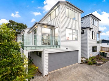 11 Manuwai Road, Torbay, Auckland