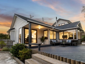 15 King Charles Drive, Kingsley Heights, Upper Hutt