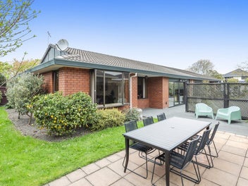 2/10 Broadfell Avenue, Avonhead, Christchurch