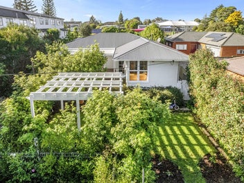 15 Kingdale Road, Henderson, Auckland