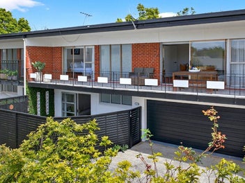 3/8 Wolsley Avenue, Milford, Auckland