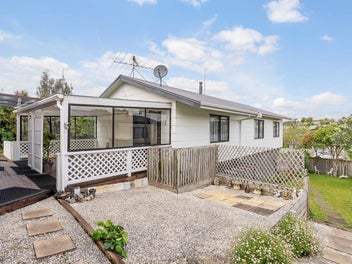 66 Athena Drive, Totara Vale, Auckland