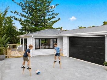 52A Glamorgan Drive, Torbay, Auckland