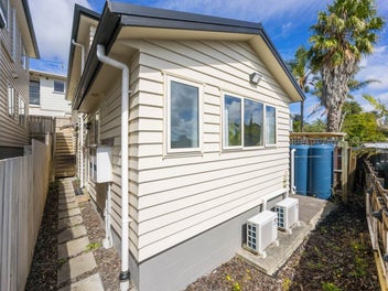 33B Cockayne Crescent, Sunnynook, Auckland