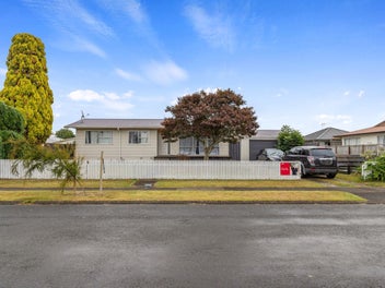 22 Oakfield Crescent, Pukete, Hamilton