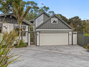 43 Onedin Place, Titirangi, Auckland