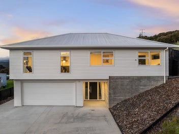 11 Botany Lane, Whitby, Porirua