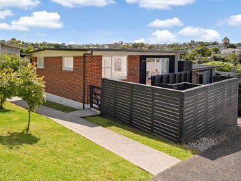 1/20 Penning Road, Castor Bay, Auckland
