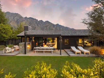 7 Reading Court, Jacks Point, QUEENSTOWN