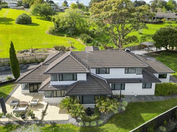 19 Santa Cruz Drive, Shamrock Park, Auckland