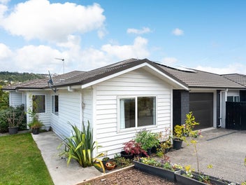 15 Resolution Drive, Whitby, Porirua