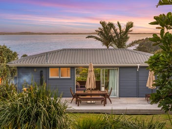 7 Tetley Road, Surfdale, Waiheke Island