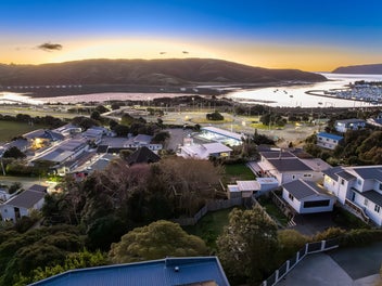 8A Kiriwai Road, Paremata, Porirua