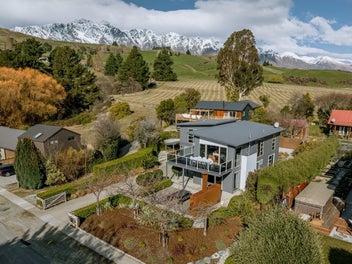 73 Oregon Drive, Kelvin Heights, Queenstown