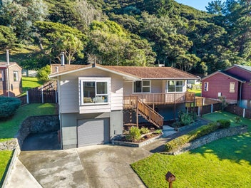 38 Postgate Drive, Whitby, Porirua