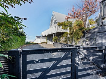 6 Fitzroy Road, Bluff Hill, Napier