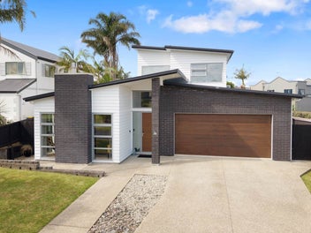 10 Provence Esplanade, Te Atatu Peninsula, Auckland
