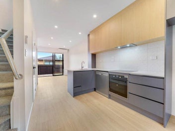 10/3 Cape Road, Māngere, Auckland