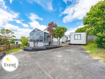 8 Grenadine Place, Unsworth Heights, Auckland