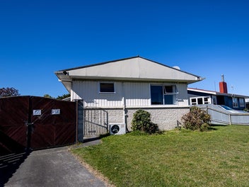 8 Foster Terrace, Onekawa, Napier