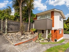8 Summit Road, Fairfield, Lower Hutt