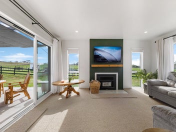 34 Monmouth Road, Pembroke